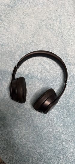 Beat Solo 3 Headphones- Charger missing