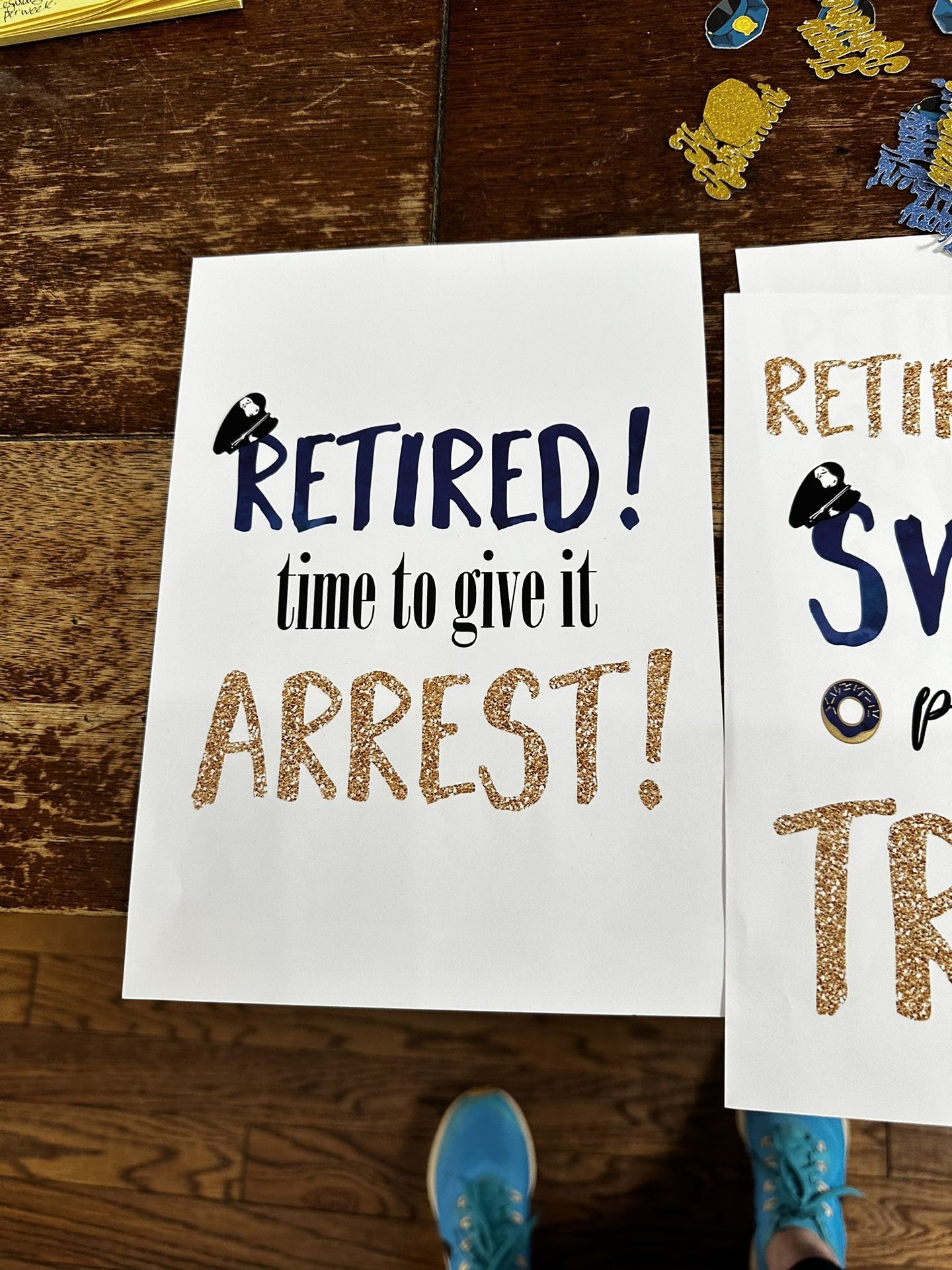 Retirement 8x10 Color Signs And Confetti 