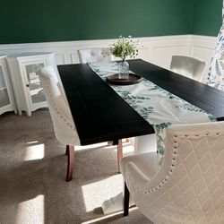 Dining Room Table with 4 Chair’s