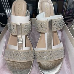 Bandolino Woman’s 9.5 Elastic Strap Wedge Sandal