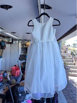 White kids size 7 dress.