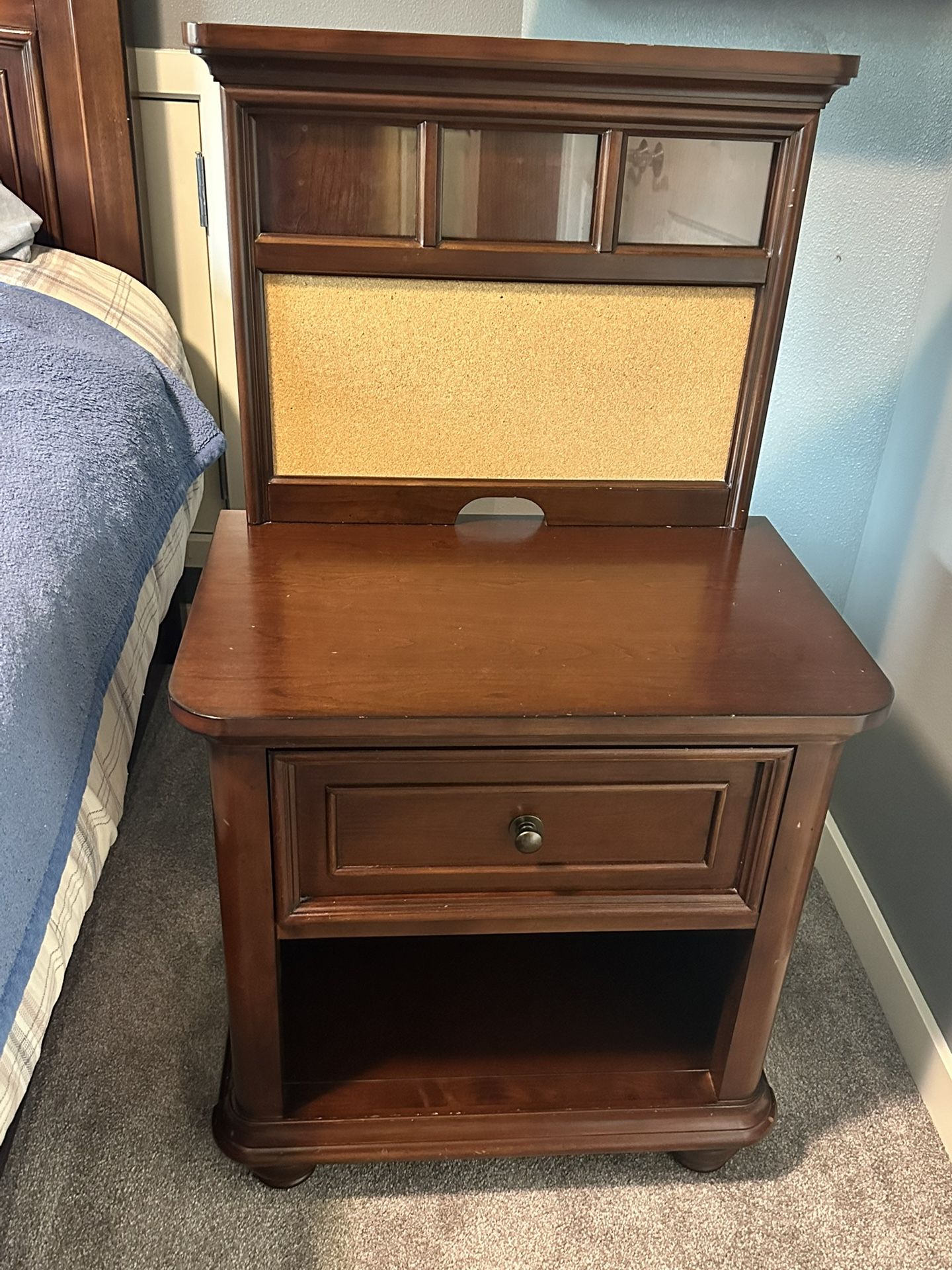 Twin Bed, Mattress & Nightstand (Maple Valley)