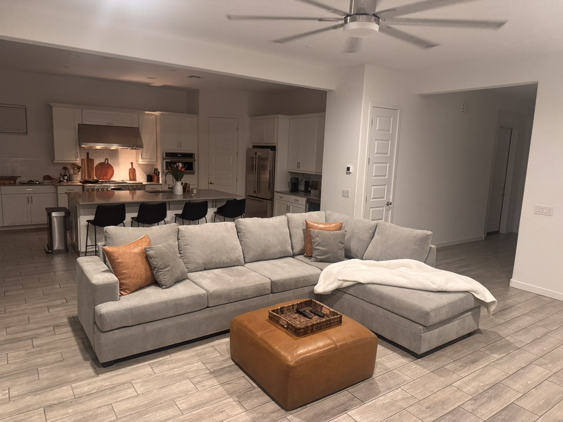 Living Spaces Sectional Couch Sofa Chaise ( Delivery Available )