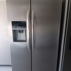 Frigidaire Gallery Side by side Counter Depth 