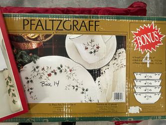 Pfaltzgraff Winterberry 12 Piece Set plus Teapot and Cake/Pie Server