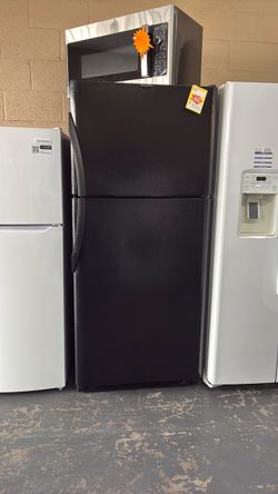 Like new Frigidaire refrigerator