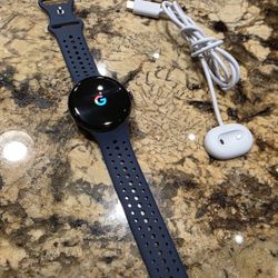 Google Pixel Watch 4 **LIKE NEW**