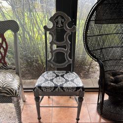 VINTAGE DECORATIVE CHAIR