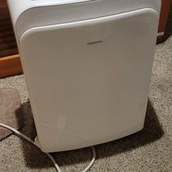 8000BTU PORTABLE AC UNIT !