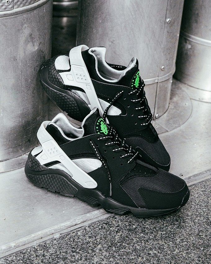 NIKE AIR HUARACHES* GREAT CONDITION