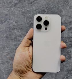 𝚒𝙿𝚑𝚘𝚗𝚎 15 pro max