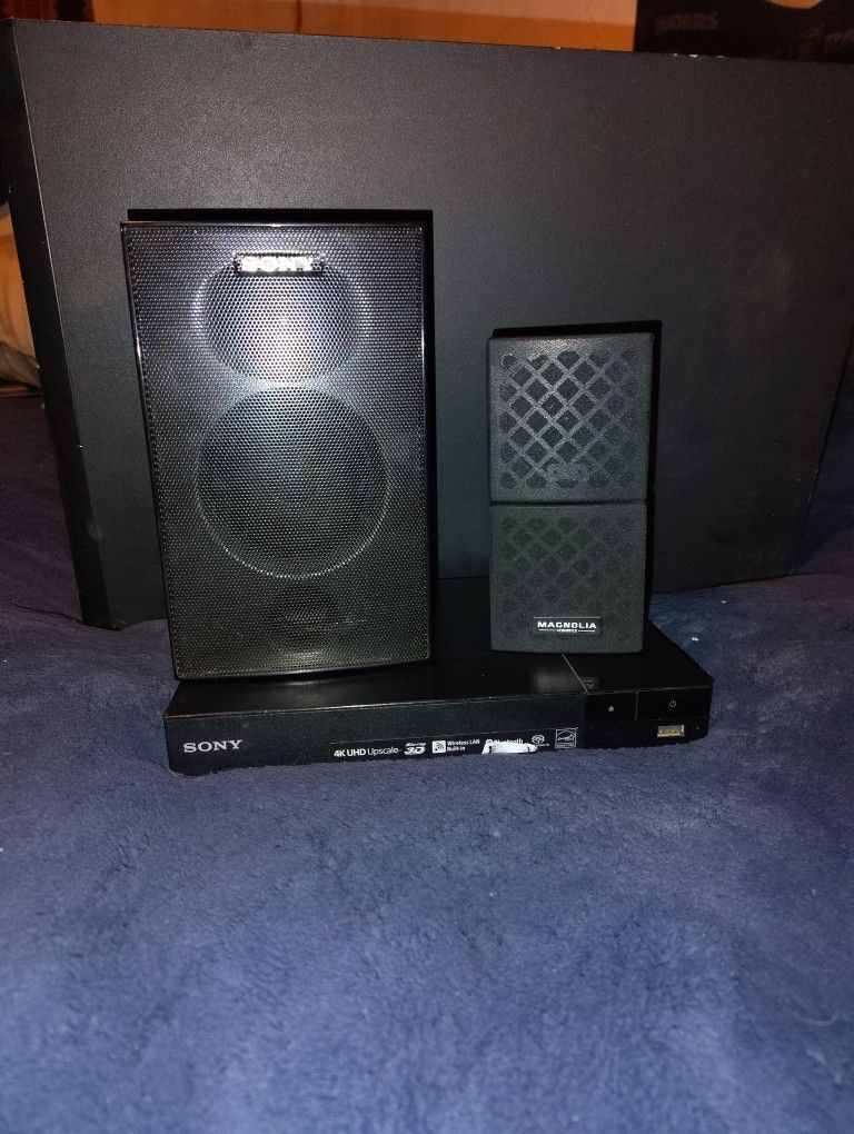 4 Speakers And A 3d 4k DVD Player 