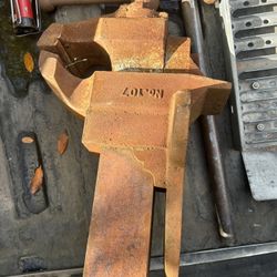 Old Vintage Shop Vise 