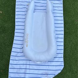 dockAtot Deluxe+ Dock White & Cabana Kit 