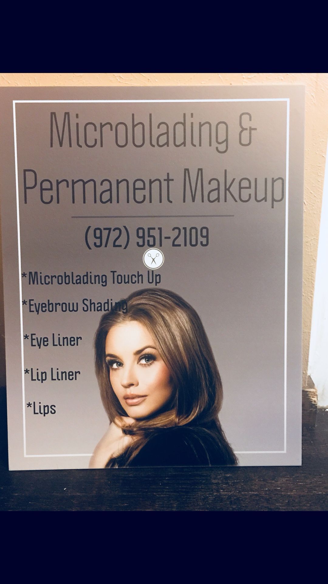 Microblading eyebrows