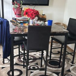 Dinette Set W/Table & 4 Chairs