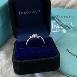 Tiffany & CO. Knot Ring in White Gold with Diamonds