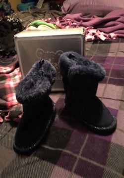 Navy blue size 6 Toddler boots