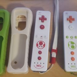 Nintendo Wii Yoshi & Toad Wii Motes