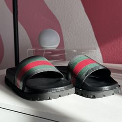 Gucci slides Size 8 Women