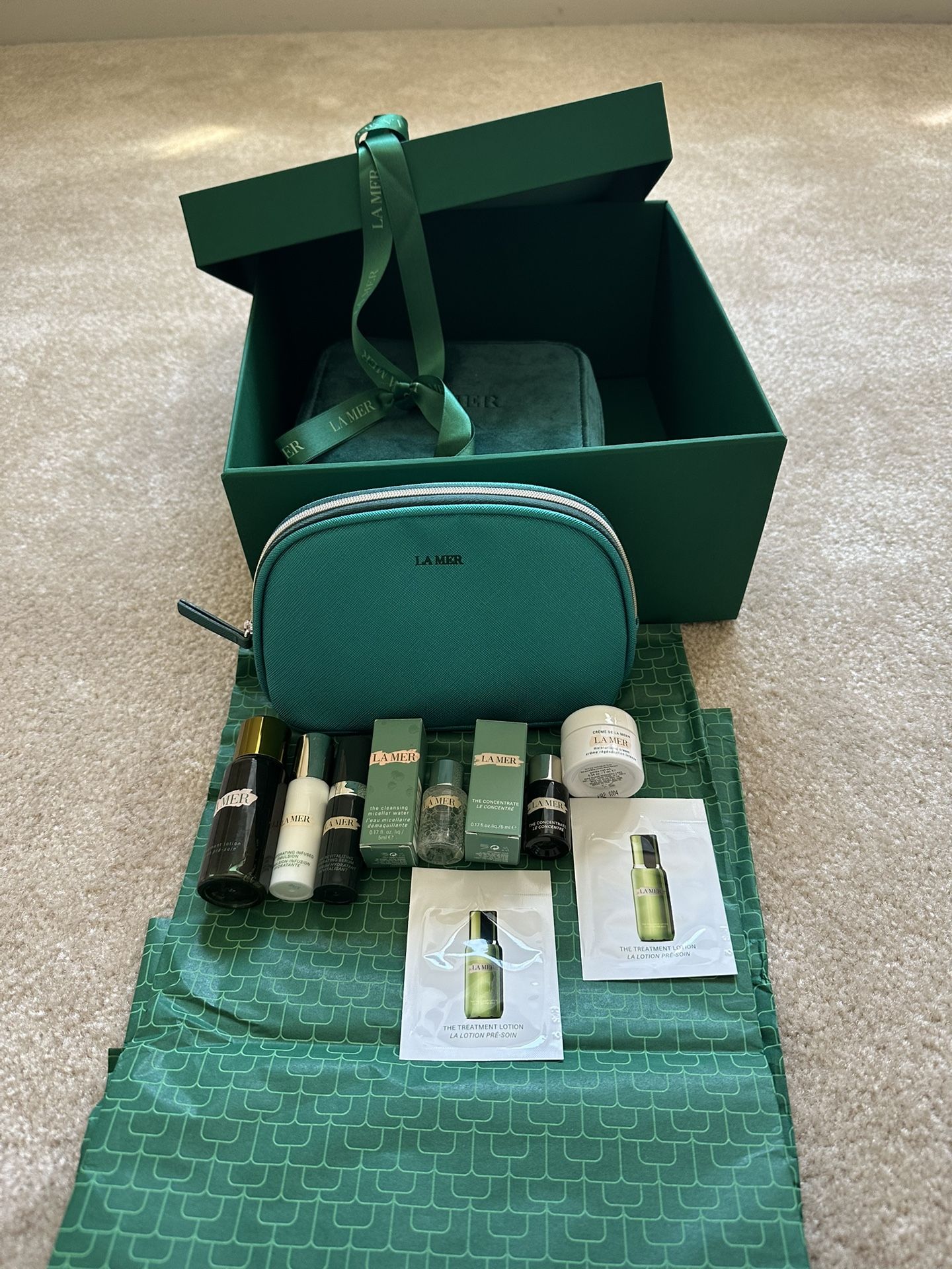 La Mer Gift Set. Including Everything In Pics. New. This is samples not full size products, some of them not seal. They are new. Pls read before you