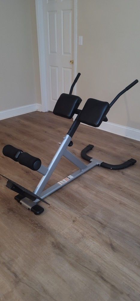 Hyperextension Exercise Machine