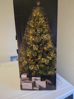 5ft Brand New Pre-lit Faux Xmas Tree