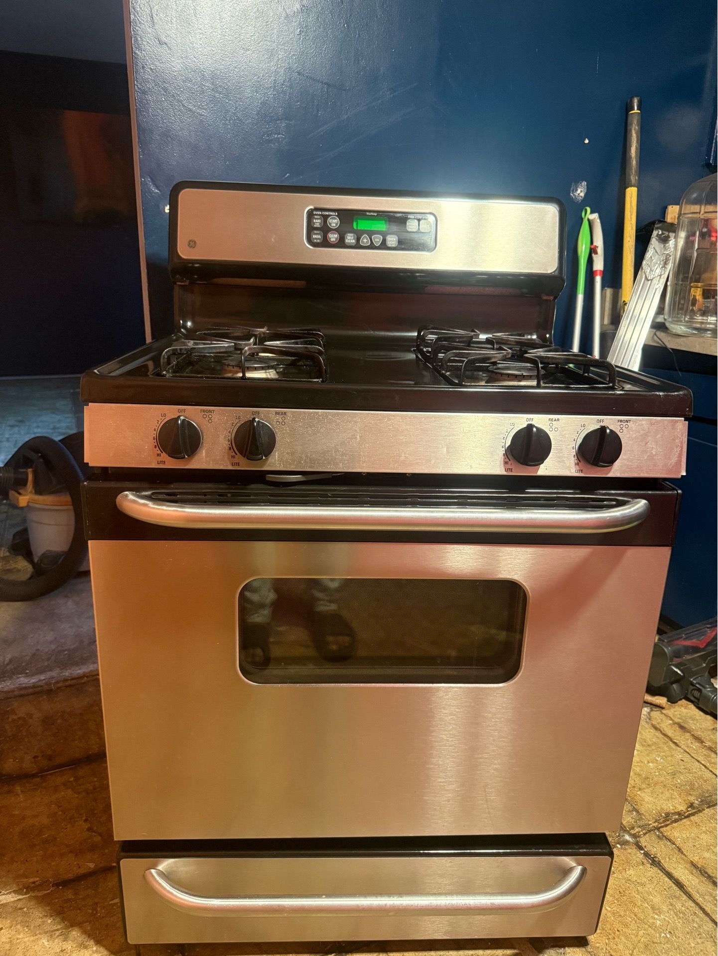 Gas stove