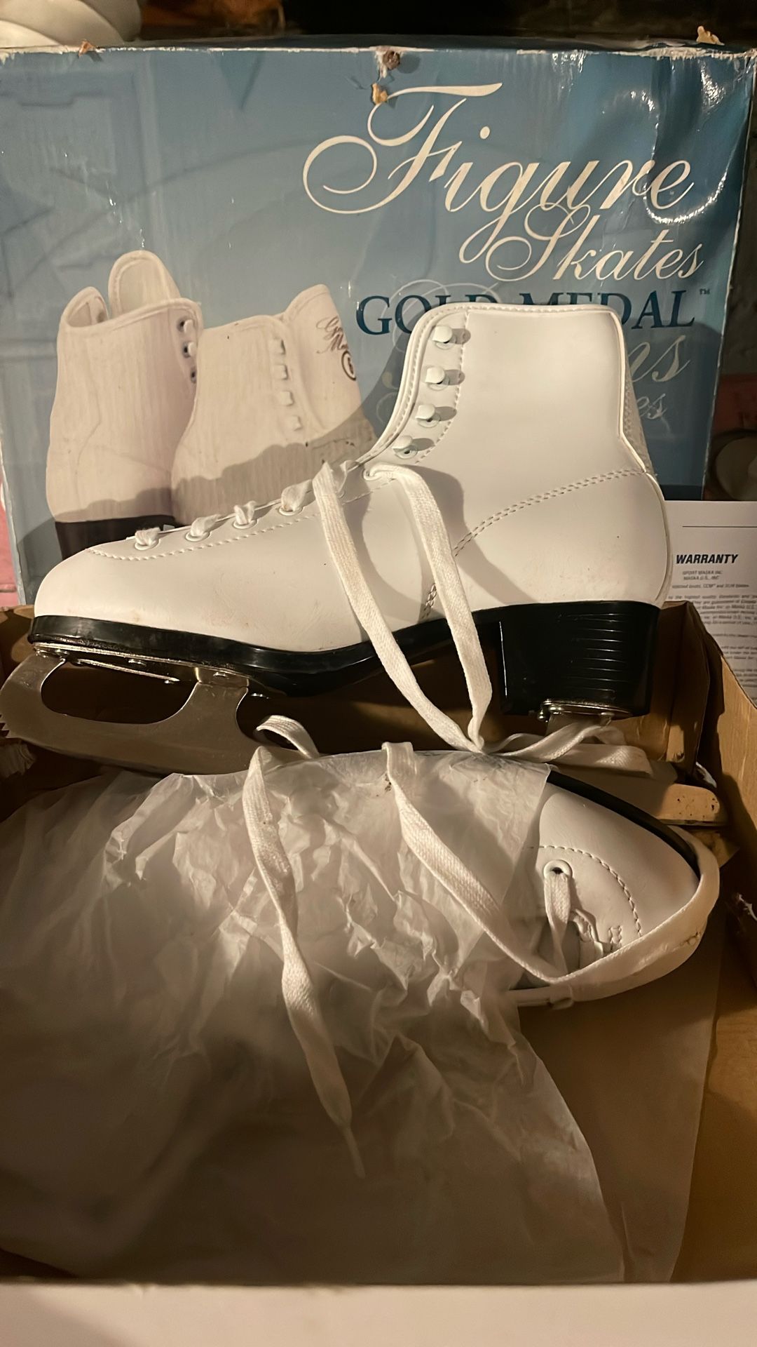 New in Box Women’s Ice Skates Size 8