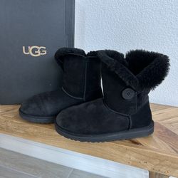 UGG Australia Women's Size 9 Bailey Button 5803 Twinface Sheepskin Short Boots MSRP $133 See My Listings Summerlin West Las Vegas. The Bailey Button b