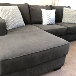 Gray Sectional W Movable Chaise