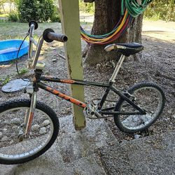 FREE - Kids Bike, Needs Some Work