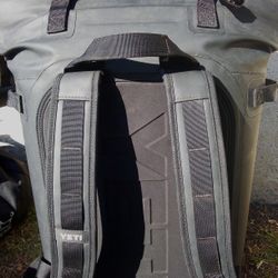 YETI M20 BACKPACK ICE CHEST/COOLER 