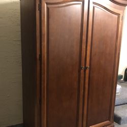 Thomasville Cherry Wood Dresser/Wardrobe 