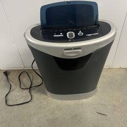 Paper/Card Shredder - Black And Decker CC800