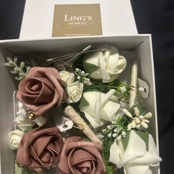 Groom and groomsmen’s boutonnières