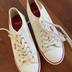 Levi’s Tennis Shoes - 8.5