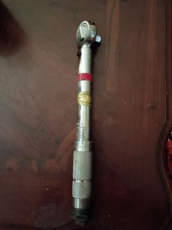 Click-Type Torque Wrench with Ratchet Head