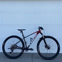 Trek Marlin 6 – Medium/Large Frame – 29” Wheels – Trail Ready Hardtail Mountain Bike Bicycle MTB