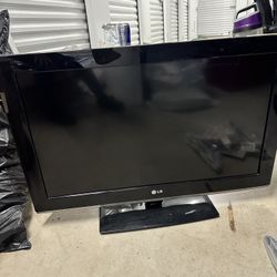 32in LG TV