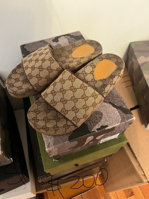 Gucci slippers
