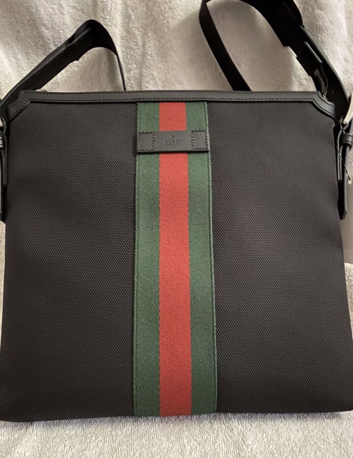 Gucci Crossbody Messenger Bag (Black)