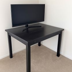Expandable Table With 2 Chairs