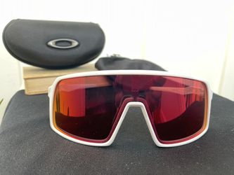 NEW OAKLEY SUTRO SUNGLASSES, (POLISHED WHITE/PRIZM FIELD) Will consider reasonable offers