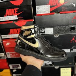 Jordan Black Metallic Gold 1s size 9.5 VNDS