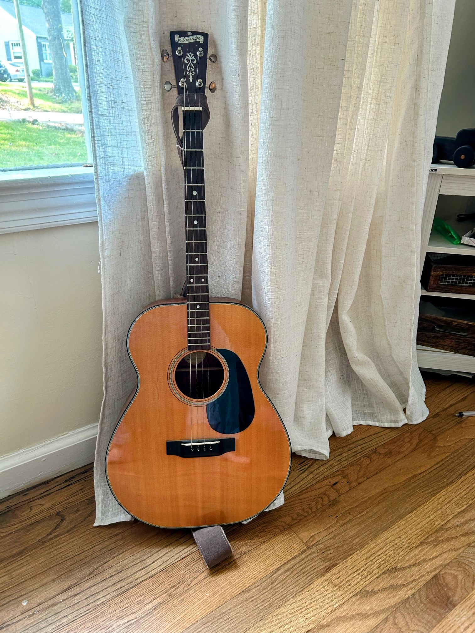 Blueridge Tenor Guitar (Great Condition)