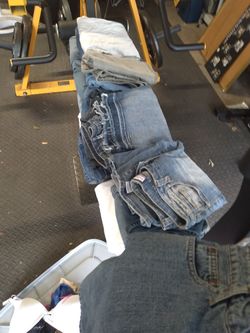Lot If 17 Pair Of Jeans !