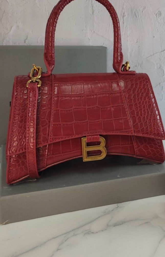 Purse. Bag. Shoulder Bag. Handbag. Luxury. Resigner