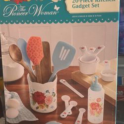 The Pioneer Woman  20 PieceGadget Set