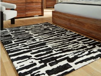 NEW 5 x 7 rug